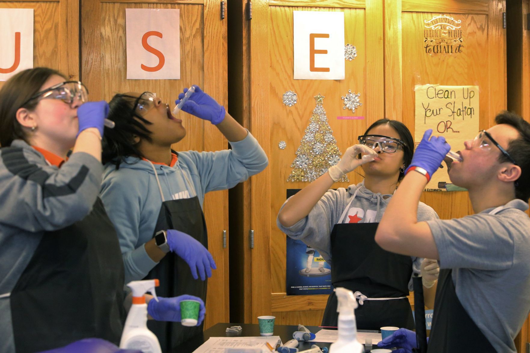 Collegiate students learn about their own DNA